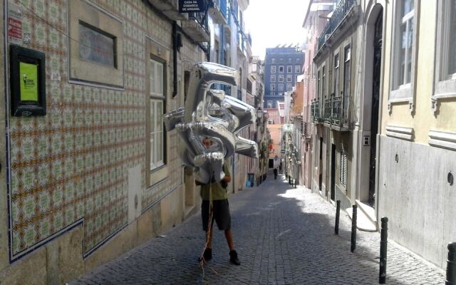 Lisbon Calling Rooms & Studio