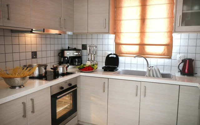 Anemonisia Skyrian Living