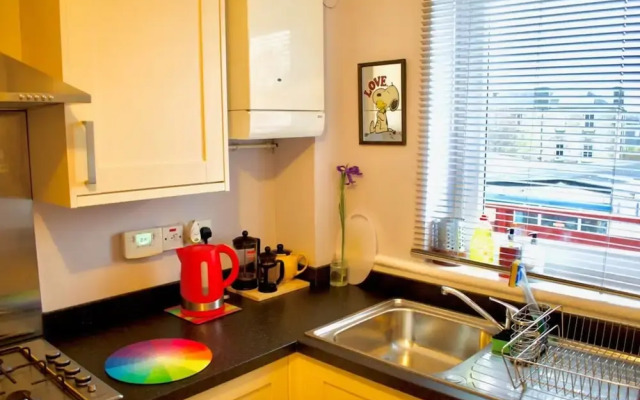 Welcoming and Homely 2 Bed in Central Location