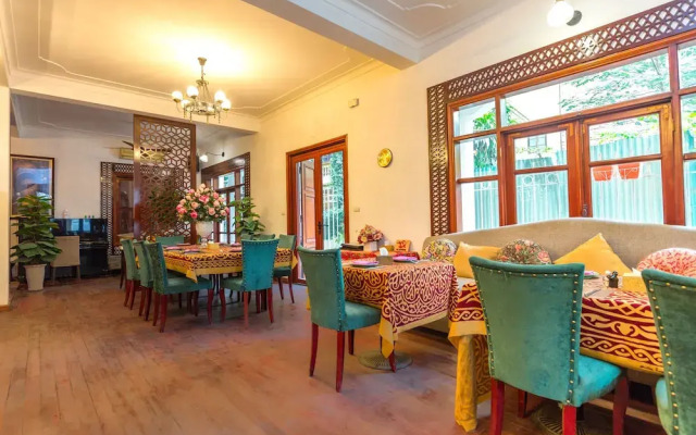 Aisha Hotel And Apartment by OYO Rooms