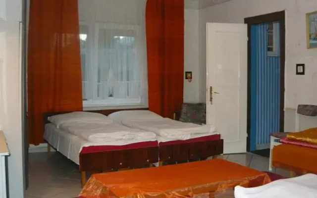 Youth Hostel Villa Benjamin - Siófok