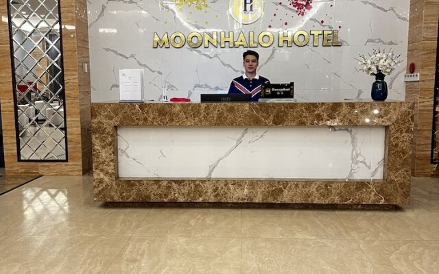 Moon Halo Hotel