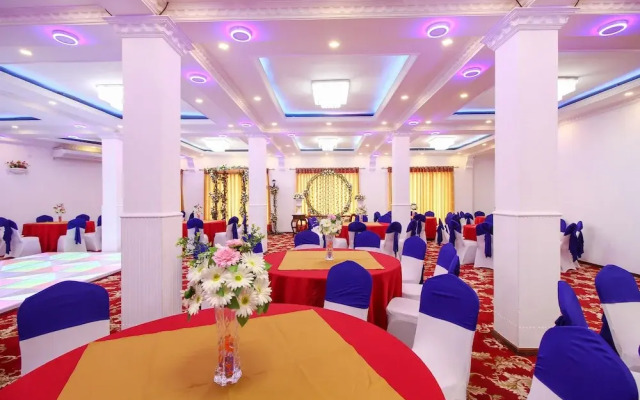 OYO 371 River Palace Hotel
