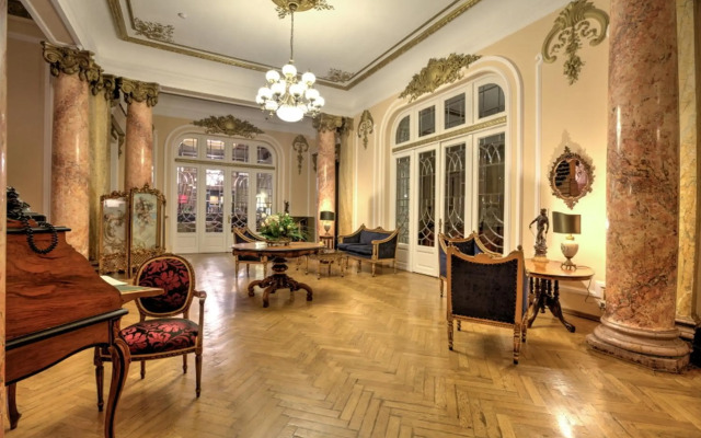 Grand Boutique Hotel