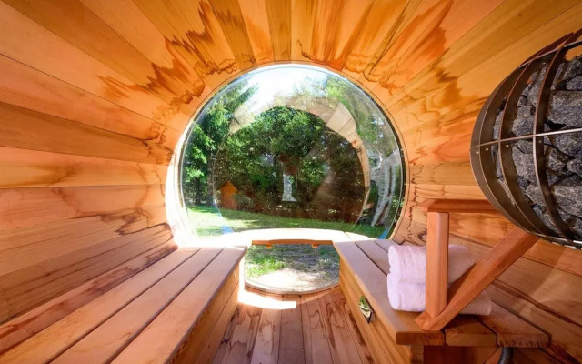 Large Chalet With Barrel Sauna and Whirlpool