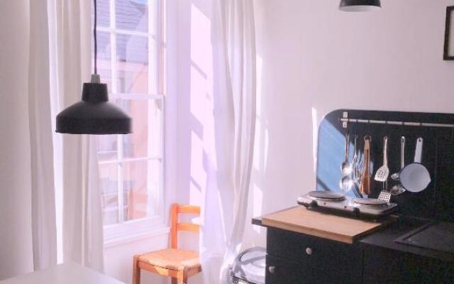 The Art Room Apartment