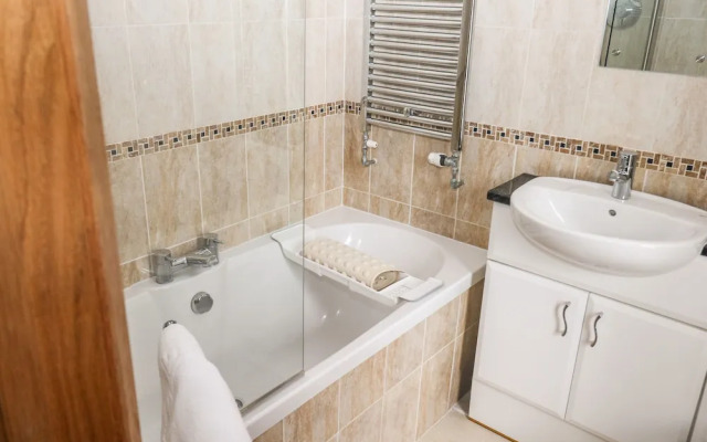 1 Greenswood Court