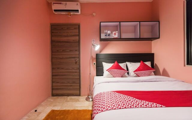 OYO 1491 Sandang Residence Near RS Patria IKKT