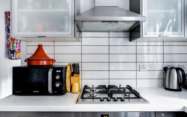 Bright 3 Bedroom Trendy Home by Hampstead