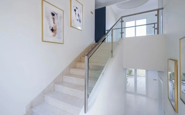 The Palm Jumeirah Villas - Frond E