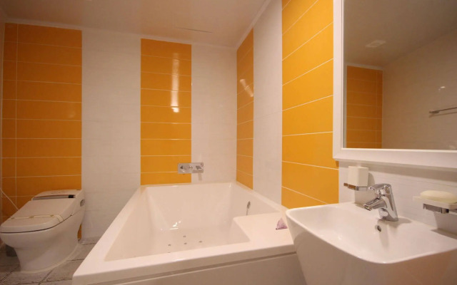 Color M motel