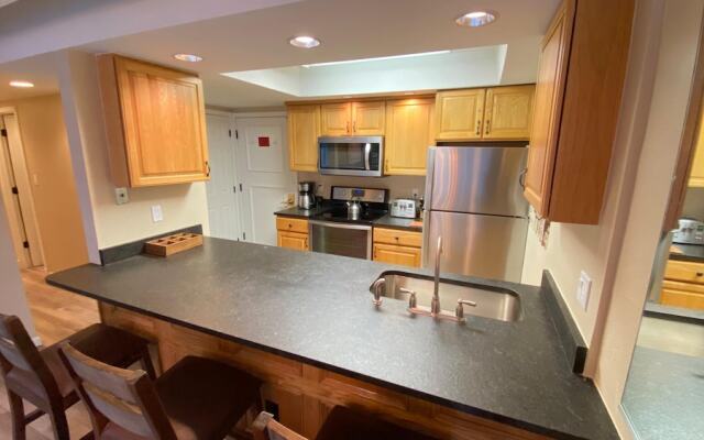 #208 Vail International