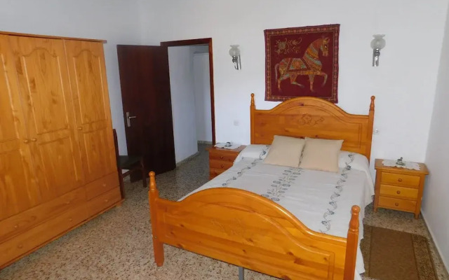 Spacious Villa Ideal Families and Groups