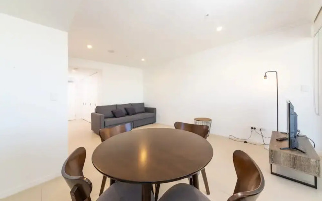 Modern 1 Bedroom Apartment With Stunning CBD Skyline Views