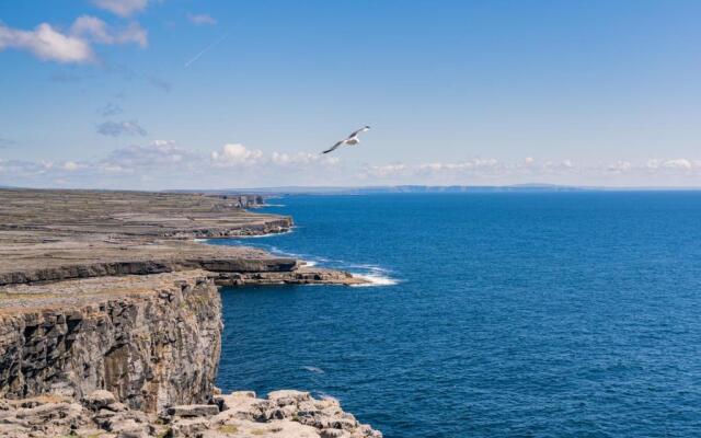 Aran Walkers Lodge