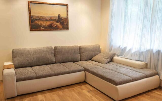Family-friendly 2 rooms apartment with view to a forest