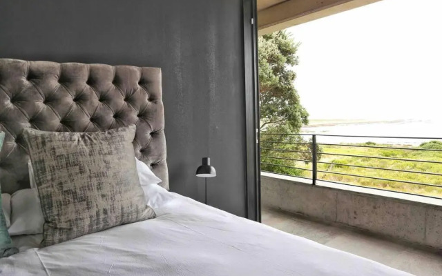 IMOYO INN Luxury Ocean View family house Sandbaai