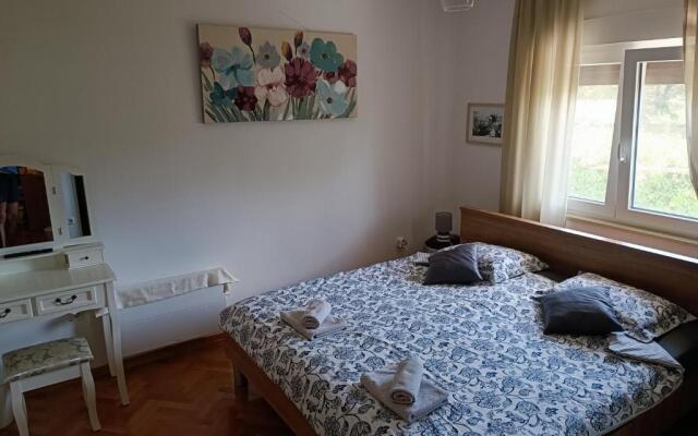 Dorothy Apartment