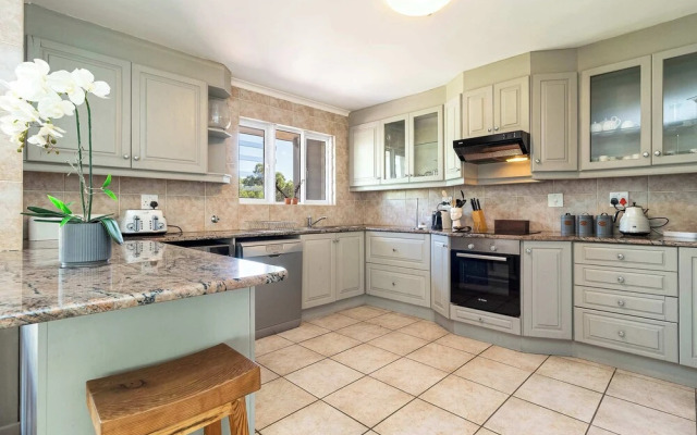 Beachfront Villa Sea Breeze ,hout Bay