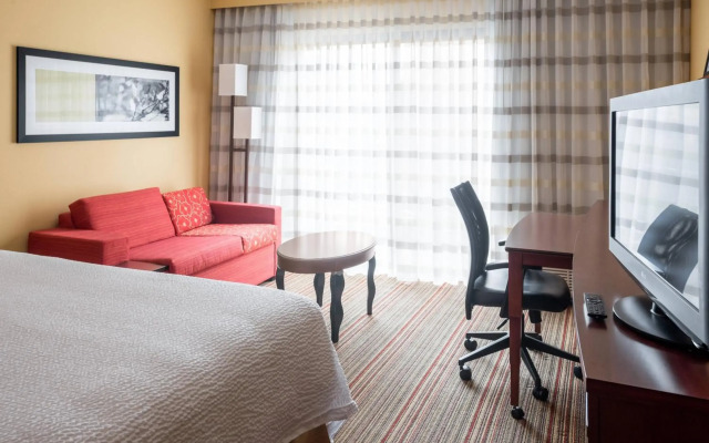 Courtyard by Marriott Indianapolis Airport