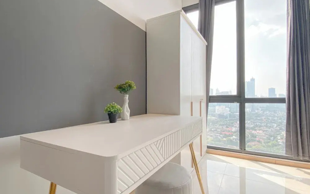 Modern Monochromatic 2Br Near Lrt Station At Apartment Samara Suites