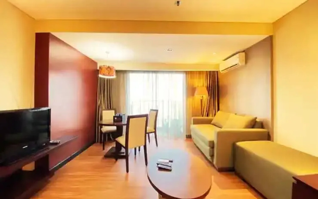Nice and Fancy Studio at El Royale Apartment By Travelio