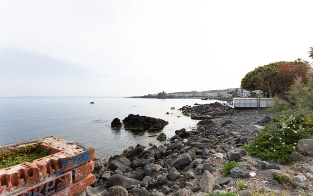 Aci Castello Seaview Apartment With Parking