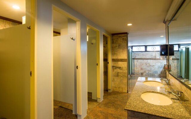 Amity Poshtel - Hostel