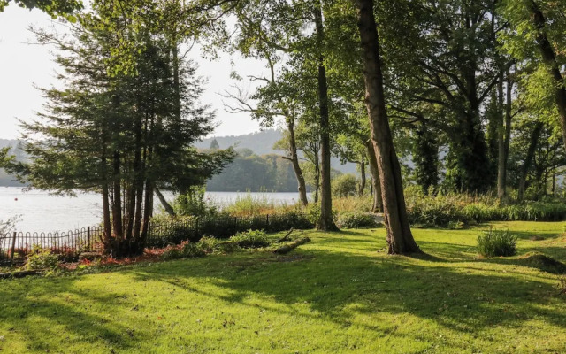Tree House, Partial Lake Views
