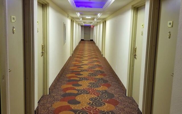 Super 8 by Wyndham Des Moines