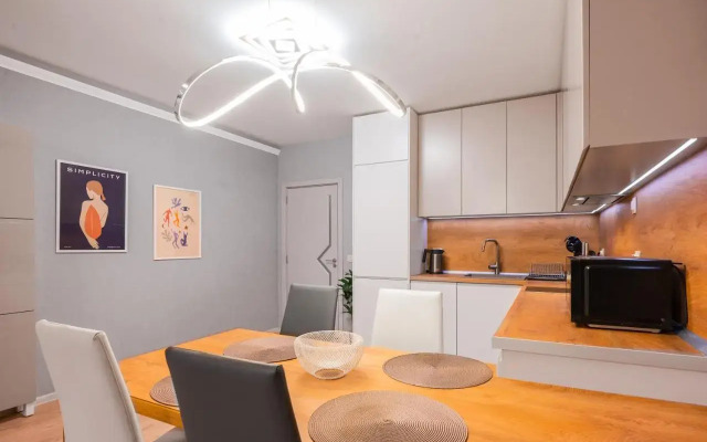 New Stylish 1-bedroom Flat in Business District