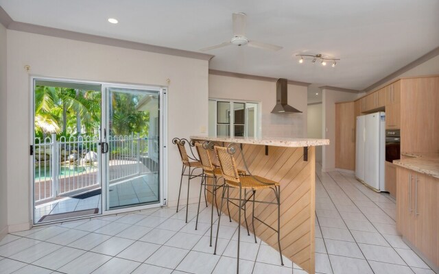 White Sapphire Holiday House