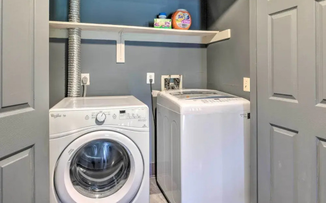 Pond-view Deck + Pool Table: Woodbridge Haven!