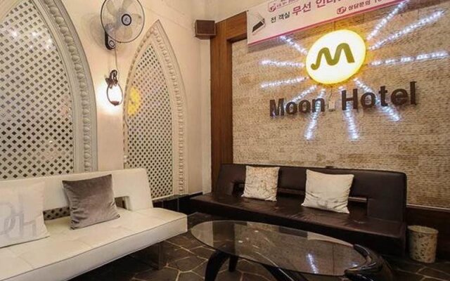 Moon Hotel