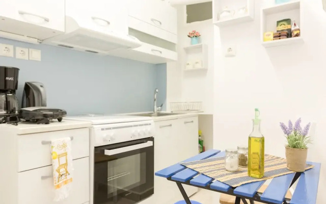 Cozy Flat in hip Koukaki