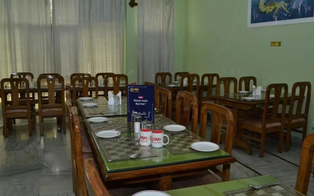 Oyo Premium Kailash Gate