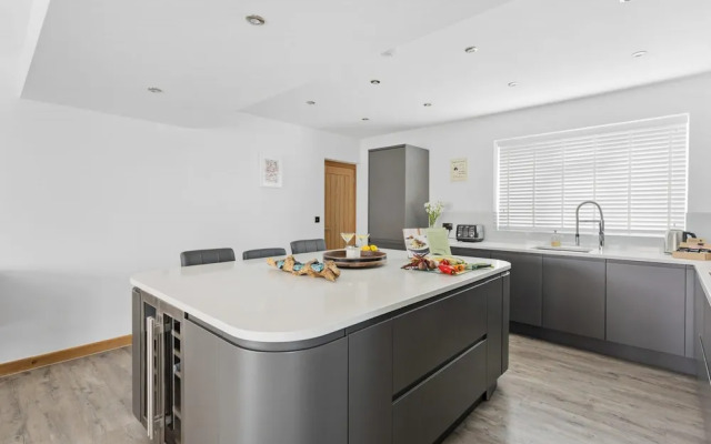 Greenacre - Close to Beaches With Hydropool spa