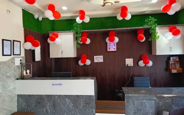 Shri Girraj Residency