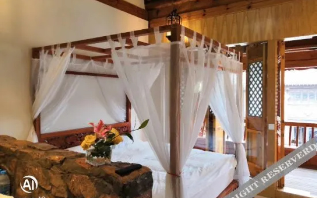 Jianshui Yanqitang Private Courtyard Inn (Jianshui Ancient City Small Train Store)