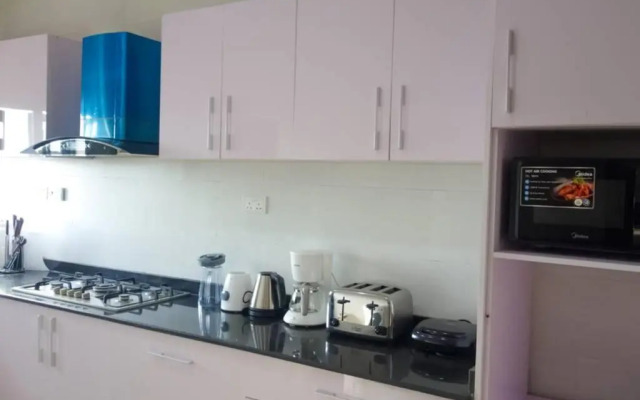 Stiyos Shortlet homes- Tastefully Furnished 3 Bedroom