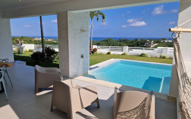 Sunset Villa with Infinity Pool