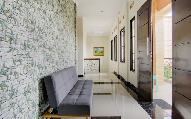 The Shine Residence by OYO Rooms