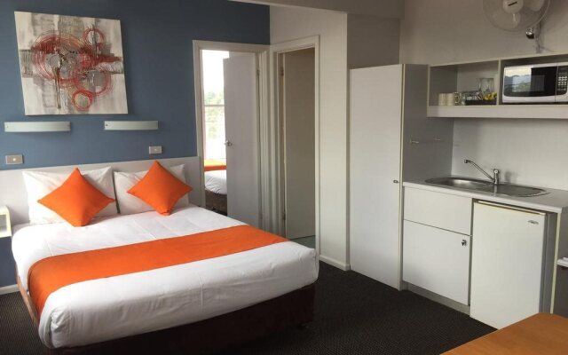 Waterfront Lodge Motel