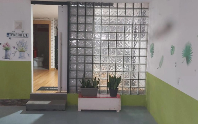 Loft Santa Cruz, Acoran