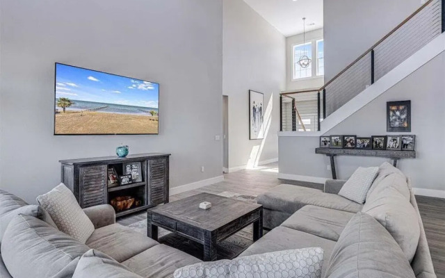 Tranquil Waters 8 Bedroom Home