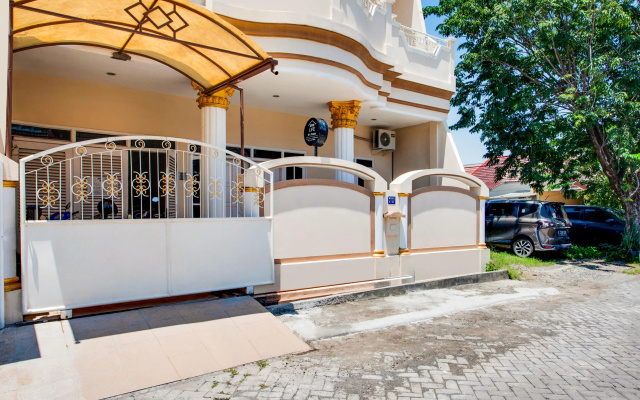 OYO Life 3053 Kost Putra Mm