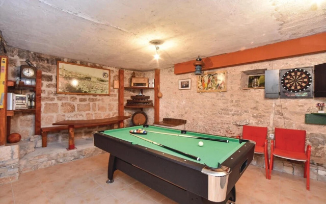 Awesome Home in Grohote With Wifi and 4 Bedrooms