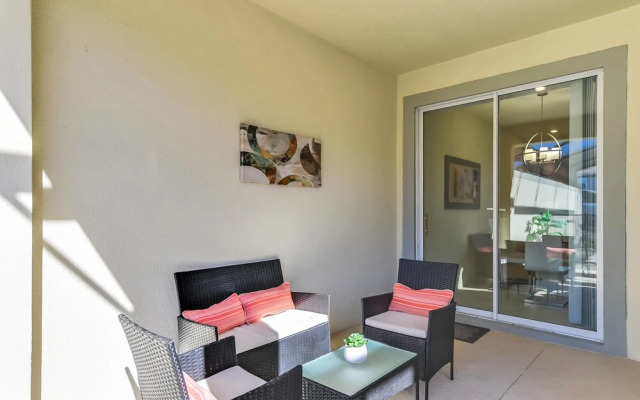 Romeo Circle Stoey Lake