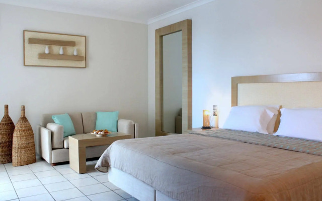 Golden Milos Beach House by Domotel