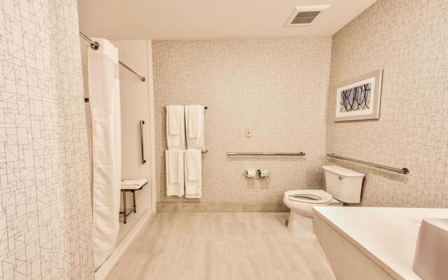 Holiday Inn Express & Suites Dallas NW - Farmers Branch by IHG